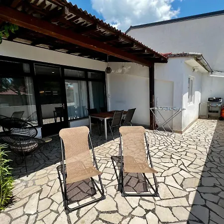 Apartment Dijana *